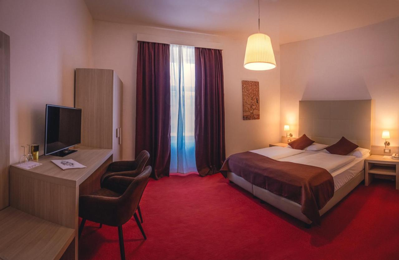 Grand Hotel Bellevue - Adults Only Merano Esterno foto