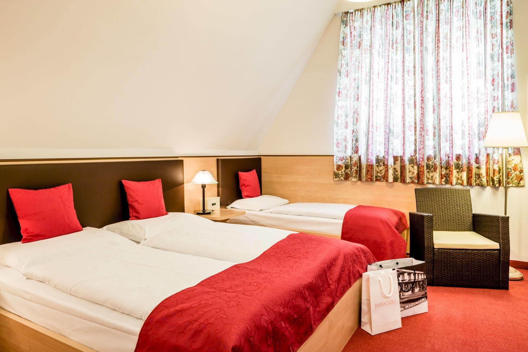 Grand Hotel Bellevue - Adults Only Merano Esterno foto